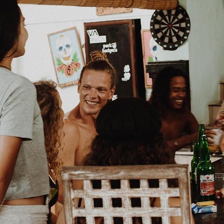 Canggu Surf Hostel Buitenkant foto