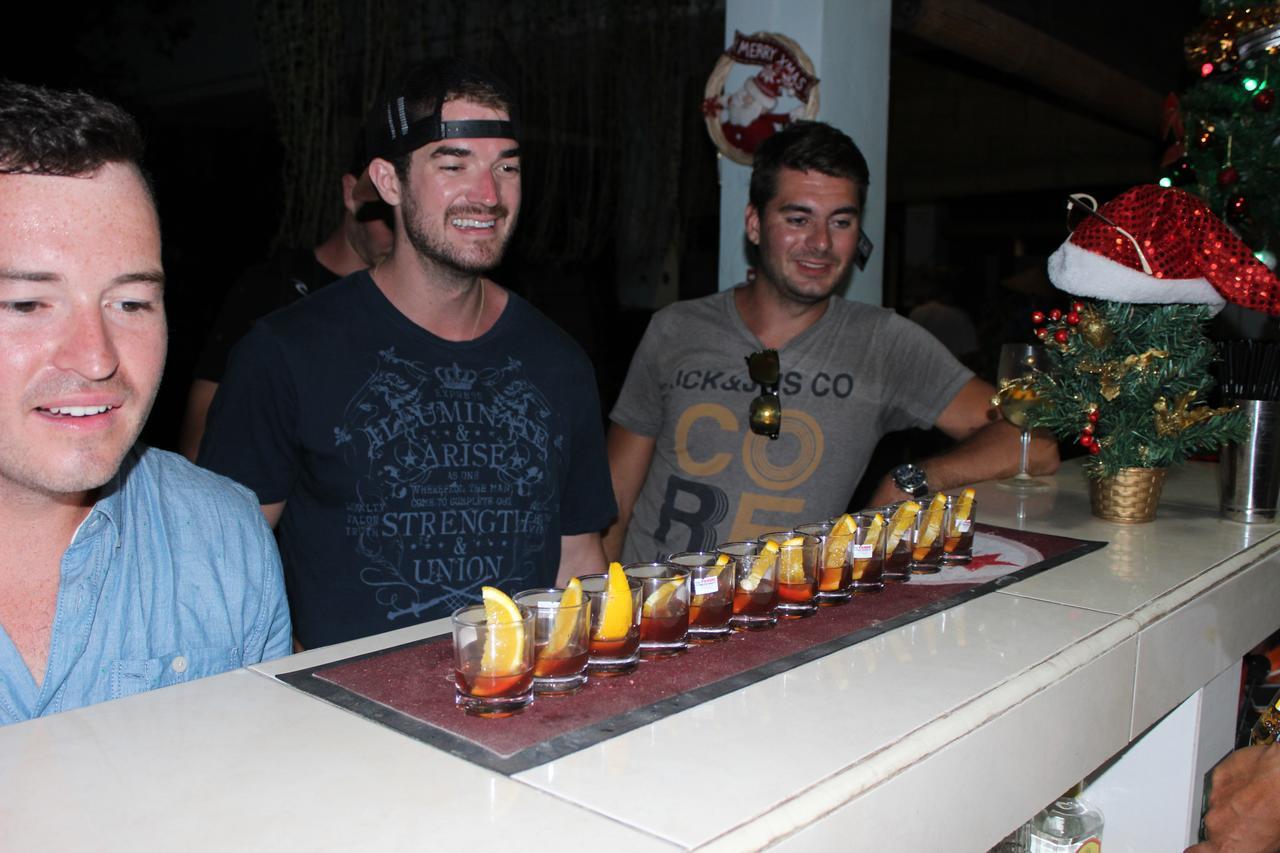 Canggu Surf Hostel Buitenkant foto